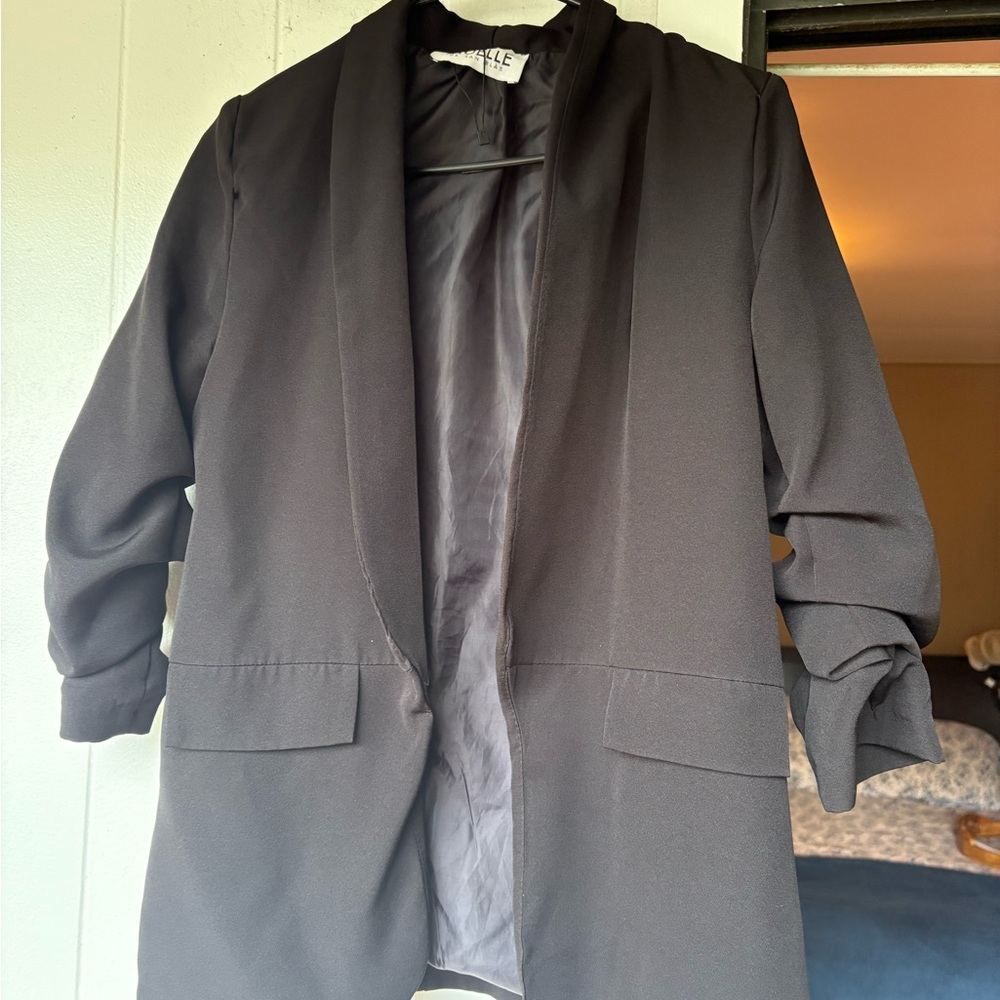 Italian made Black Minimalist Blazer with Structured Fabric